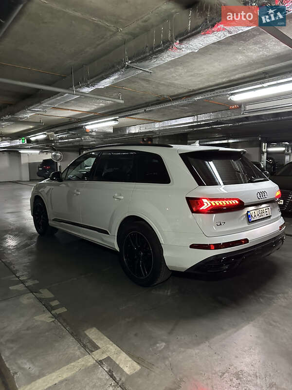Позашляховик / Кросовер Audi Q7 2021 в Києві