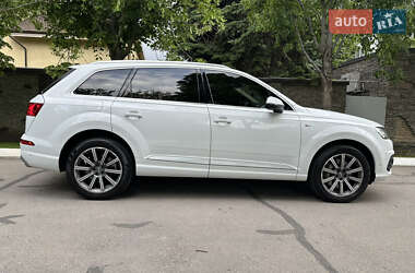 Внедорожник / Кроссовер Audi Q7 2018 в 