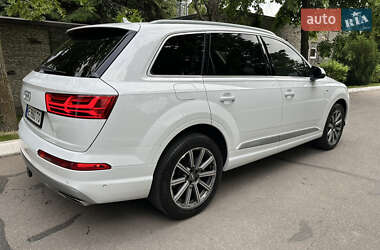 Внедорожник / Кроссовер Audi Q7 2018 в 