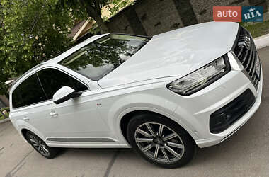 Внедорожник / Кроссовер Audi Q7 2018 в 