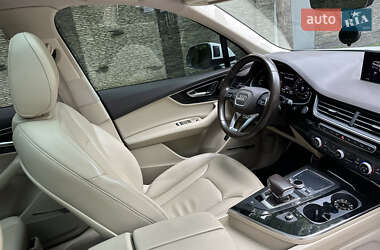 Внедорожник / Кроссовер Audi Q7 2018 в 