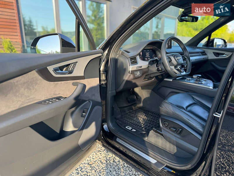 Позашляховик / Кросовер Audi Q7 2016 в Львові