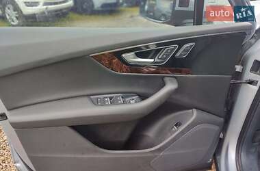 Позашляховик / Кросовер Audi Q7 2017 в 