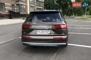 Внедорожник / Кроссовер Audi Q7 2017 в 