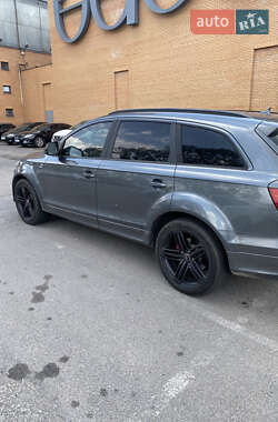 Внедорожник / Кроссовер Audi Q7 2015 в 