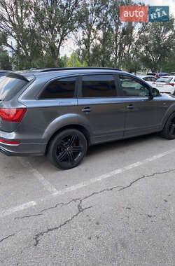 Внедорожник / Кроссовер Audi Q7 2015 в 