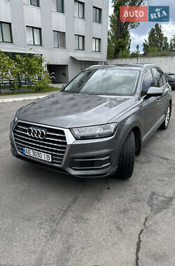 Внедорожник / Кроссовер Audi Q7 2017 в 