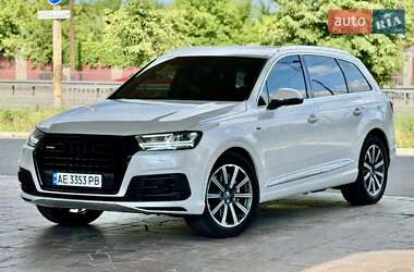 Внедорожник / Кроссовер Audi Q7 2016 в 