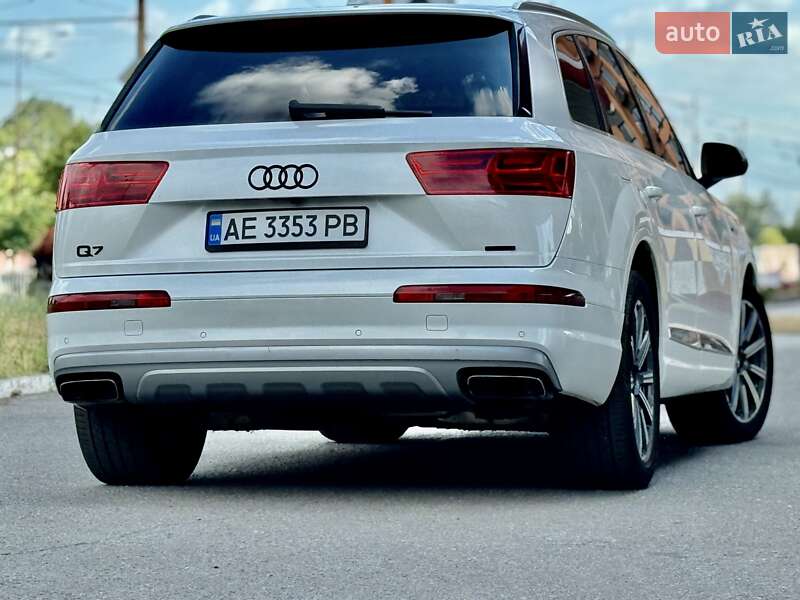 Позашляховик / Кросовер Audi Q7 2016 в Дніпрі