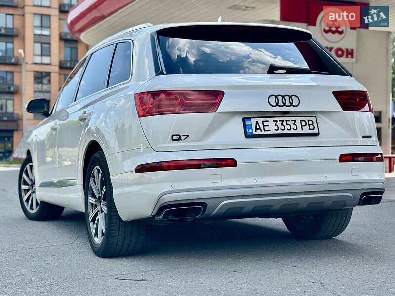 Позашляховик / Кросовер Audi Q7 2016 в Дніпрі