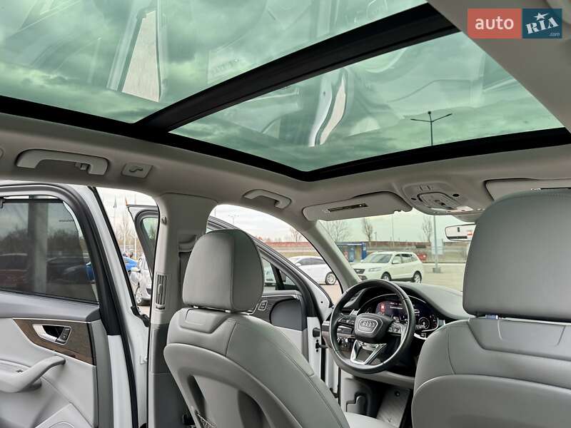 Позашляховик / Кросовер Audi Q7 2016 в Дніпрі