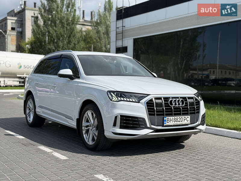 Внедорожник / Кроссовер Audi Q7 2020 в 