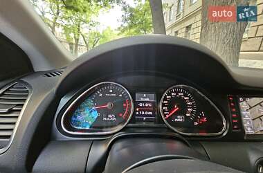 Позашляховик / Кросовер Audi Q7 2013 в 