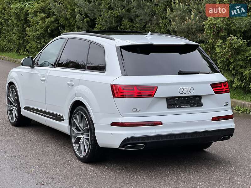 Позашляховик / Кросовер Audi Q7 2018 в Рівному