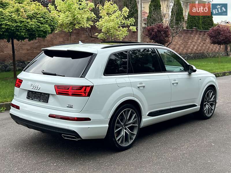 Позашляховик / Кросовер Audi Q7 2018 в Рівному