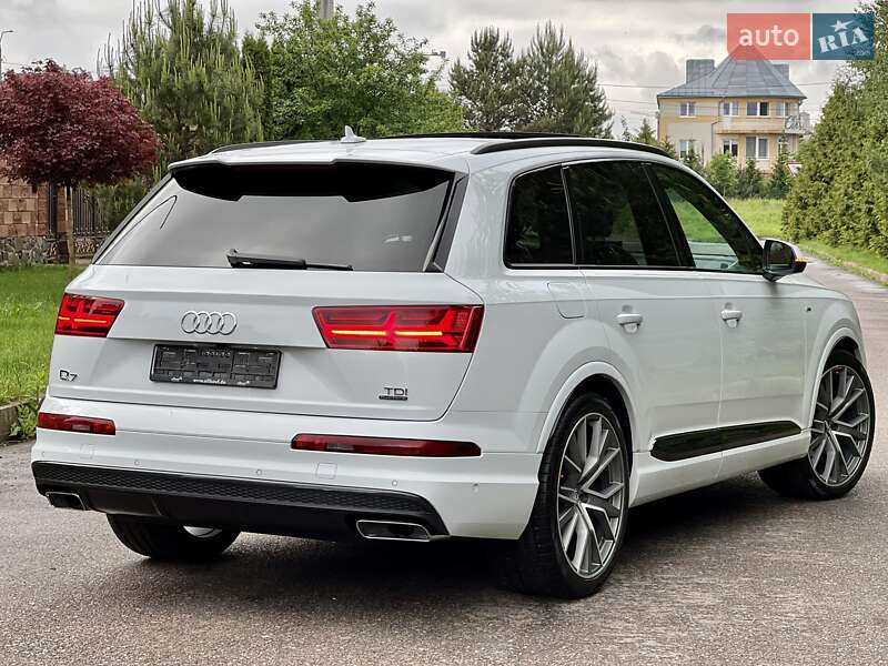 Позашляховик / Кросовер Audi Q7 2018 в Рівному