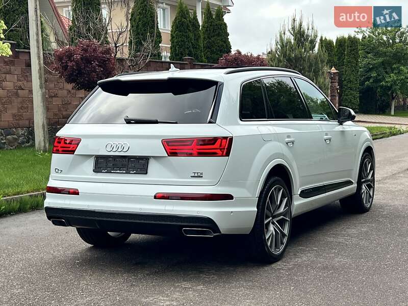 Позашляховик / Кросовер Audi Q7 2018 в Рівному