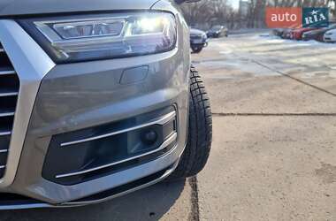 Внедорожник / Кроссовер Audi Q7 2016 в 