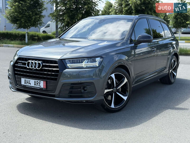 Позашляховик / Кросовер Audi Q7 2018 в 
