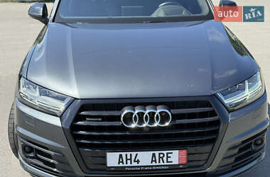 Позашляховик / Кросовер Audi Q7 2018 в 