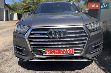 Внедорожник / Кроссовер Audi Q7 2017 в 