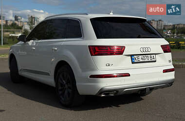 Позашляховик / Кросовер Audi Q7 2016 в 