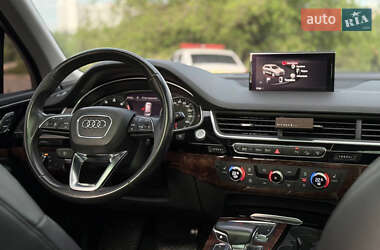 Позашляховик / Кросовер Audi Q7 2016 в 