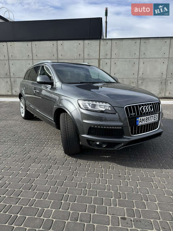 Внедорожник / Кроссовер Audi Q7 2013 в 