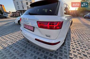Внедорожник / Кроссовер Audi Q7 2016 в 