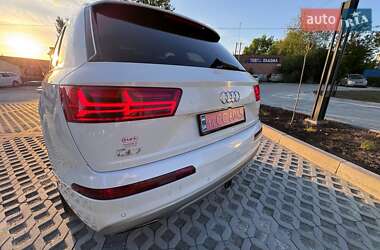 Внедорожник / Кроссовер Audi Q7 2016 в 