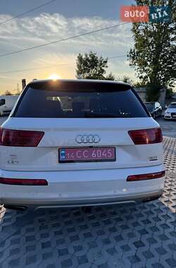 Внедорожник / Кроссовер Audi Q7 2017 в 