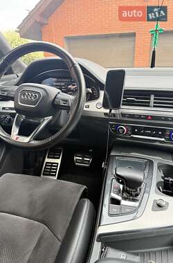 Внедорожник / Кроссовер Audi Q7 2017 в 