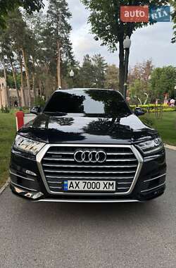 Внедорожник / Кроссовер Audi Q7 2017 в 