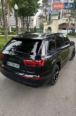 Внедорожник / Кроссовер Audi Q7 2017 в 