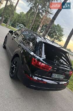 Внедорожник / Кроссовер Audi Q7 2017 в 