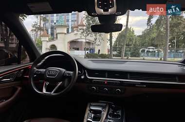 Внедорожник / Кроссовер Audi Q7 2017 в 