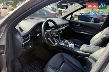 Внедорожник / Кроссовер Audi Q7 2016 в 