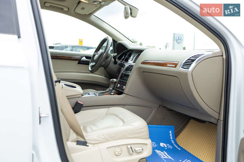 Позашляховик / Кросовер Audi Q7 2015 в Мукачевому