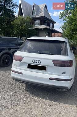 Внедорожник / Кроссовер Audi Q7 2017 в 