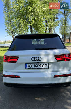 Внедорожник / Кроссовер Audi Q7 2018 в 