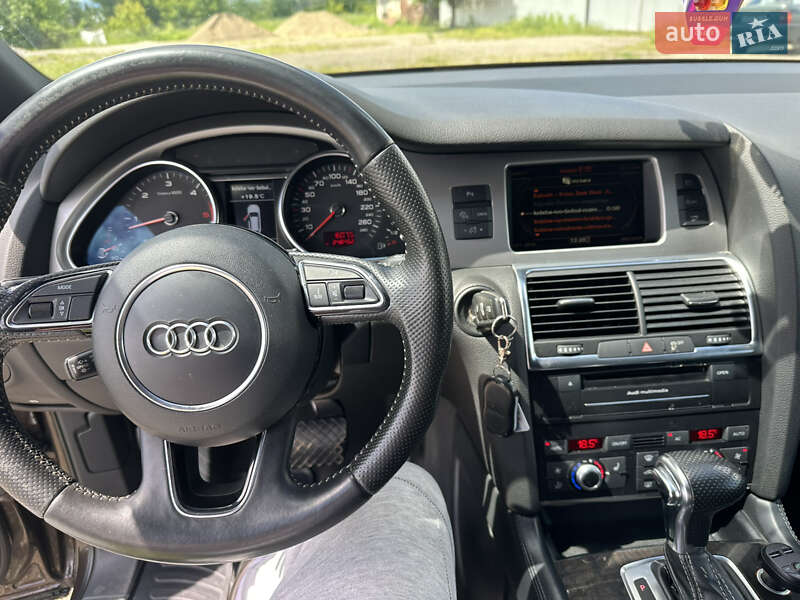 Позашляховик / Кросовер Audi Q7 2011 в Косові