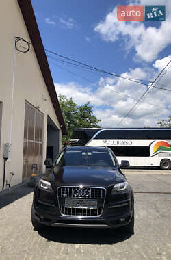 Внедорожник / Кроссовер Audi Q7 2015 в 