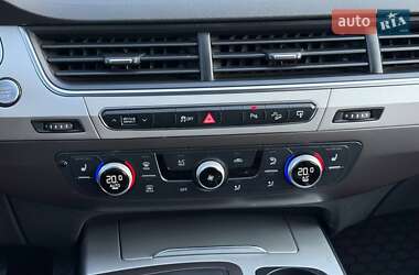 Внедорожник / Кроссовер Audi Q7 2015 в 