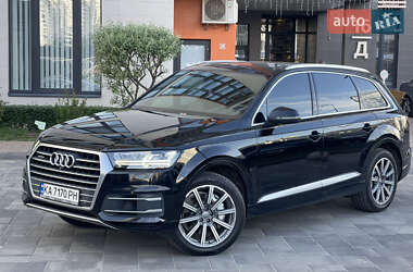 Внедорожник / Кроссовер Audi Q7 2017 в 