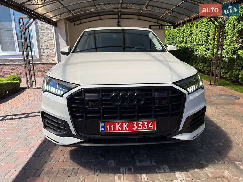 Позашляховик / Кросовер Audi Q7 2021 в 