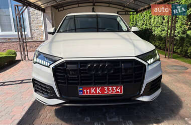 Позашляховик / Кросовер Audi Q7 2021 в 