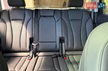Позашляховик / Кросовер Audi Q7 2021 в 