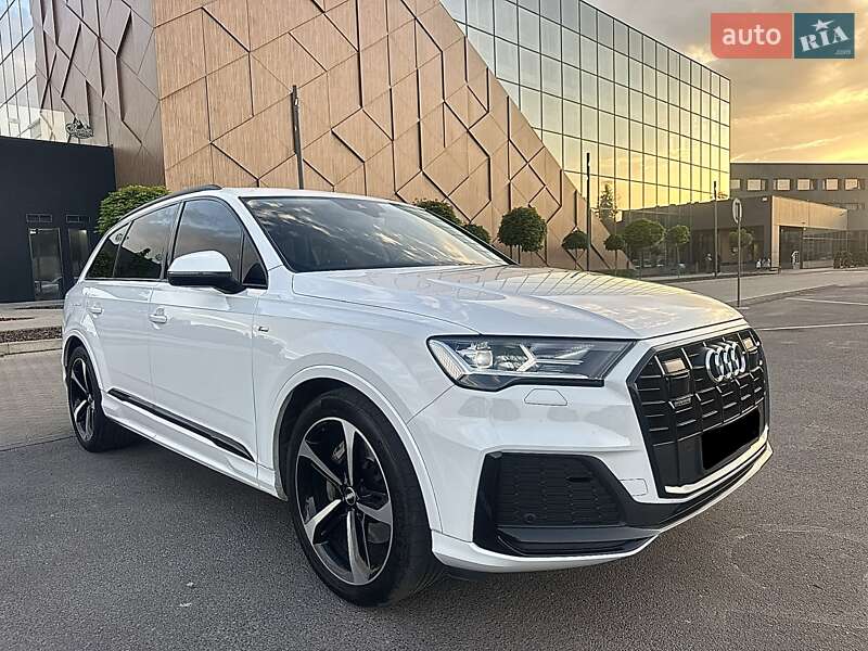 Позашляховик / Кросовер Audi Q7 2020 в Ужгороді