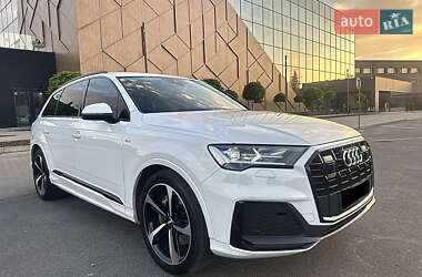 Позашляховик / Кросовер Audi Q7 2020 в 
