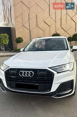 Позашляховик / Кросовер Audi Q7 2020 в 